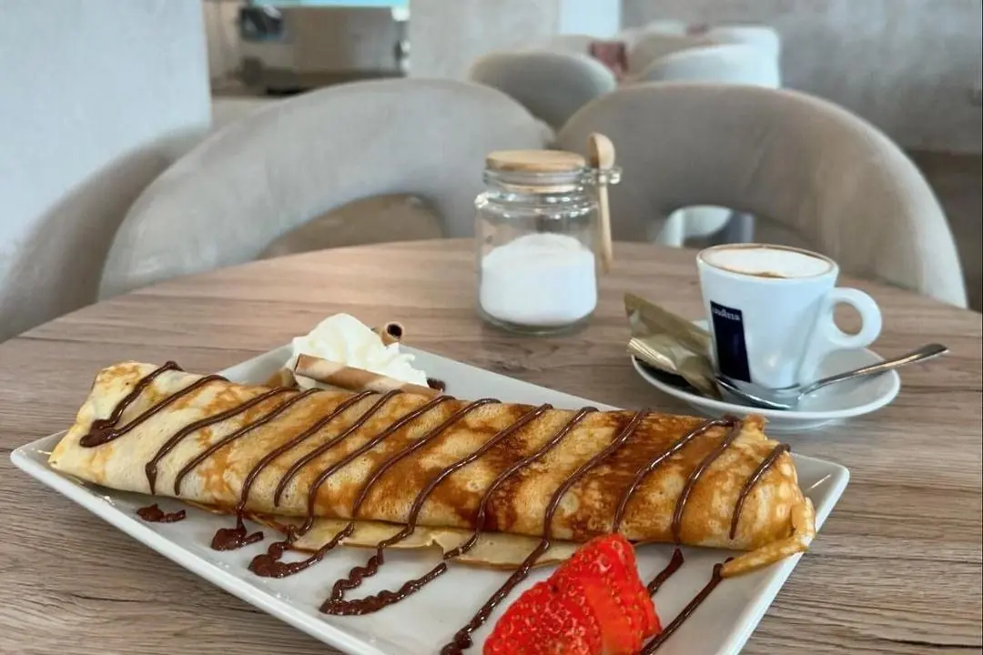 Nutella-Crêpe mit Erdbeere und Espresso — ELEVEN Brunch & Café Kiel