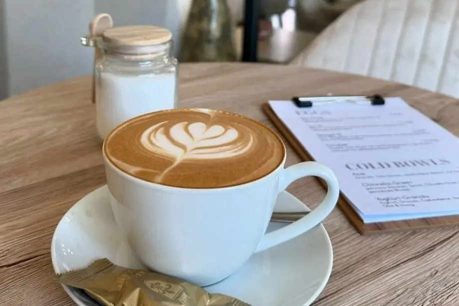Cappuccino mit Latte Art — ELEVEN Brunch & Café Kiel